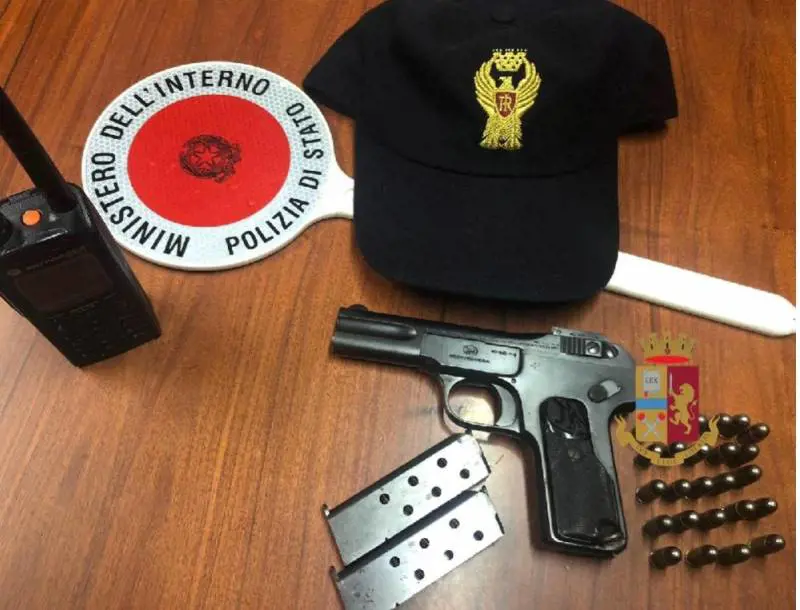 Spintona poliziotto e fugge: preso georgiano, aveva una pistola nel marsupio 