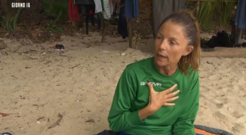 Isola dei Famosi, furibonda lite tra Marina e Yuri: "Mi vuoi picchiare?"