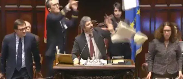 La clamorosa supercazzola di Fico per "spiegare" un regolamento