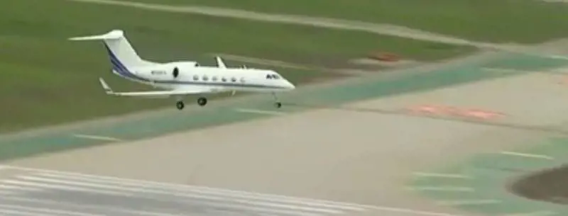 Paura per Jennifer Aniston e Cox: jet costretto ad atterraggio d'emergenza