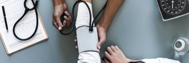 Ipertensione arteriosa, aglio e vitamina C i migliori alleati