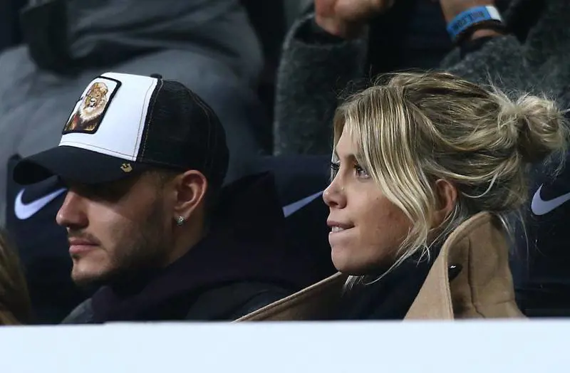 Wanda Nara dà fuoco alle foto con Icardi