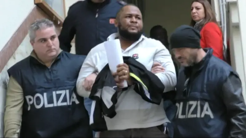Mafia nigeriana, 10 arresti. Salvini: "No tolleranza per i delinquenti"