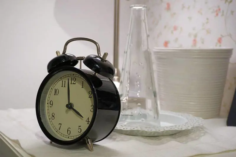 Come gli orari del sonno influenzano l'attività cerebrale