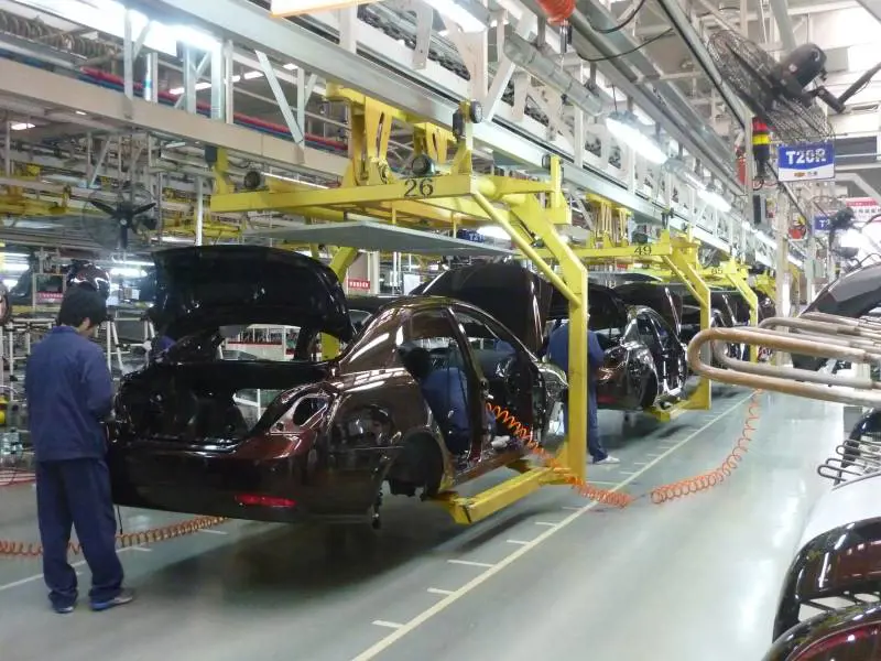 Mercato auto in Europa, primi dati negativi a marzo: il crollo delle elettriche