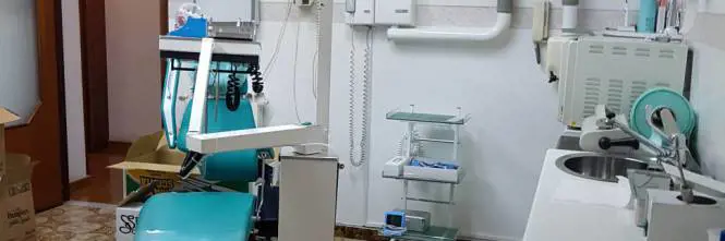 Messina, si spacciava per dentista ma era odontotecnico