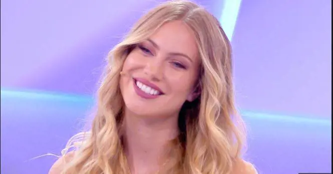 Taylor Mega provocatrice sui social: "Soldi? Si può sempre averne di più"