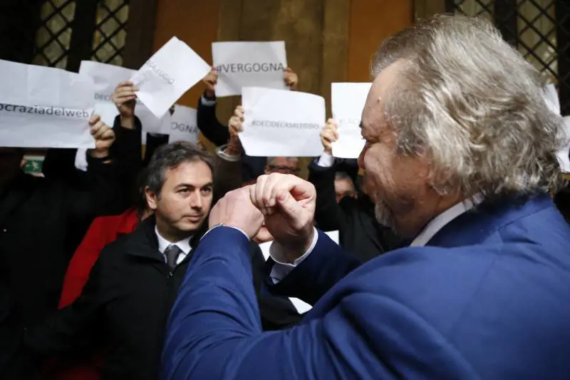 Il forcaiolo a 5 Stelle e l'orrore delle manette
