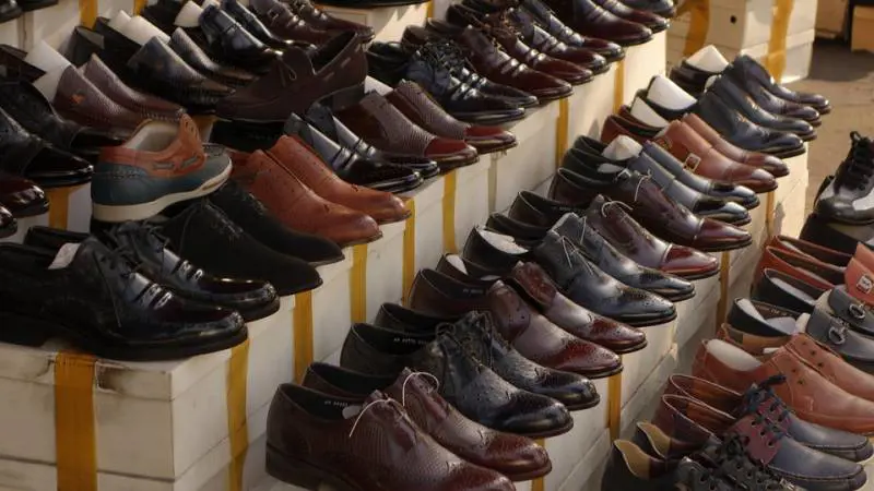 Avezzano, indossa le scarpe in un negozio e fugge: arrestato ucraino