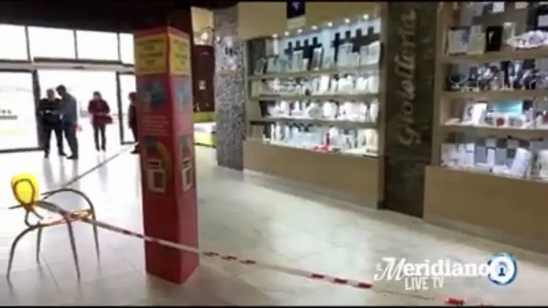 Giugliano, furto da 100mila euro nella gioielleria di un negozio