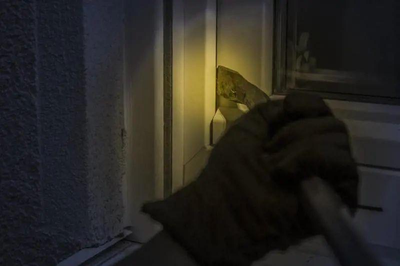 Agrigento, 52enne si trova un clandestino in casa e viene minacciato