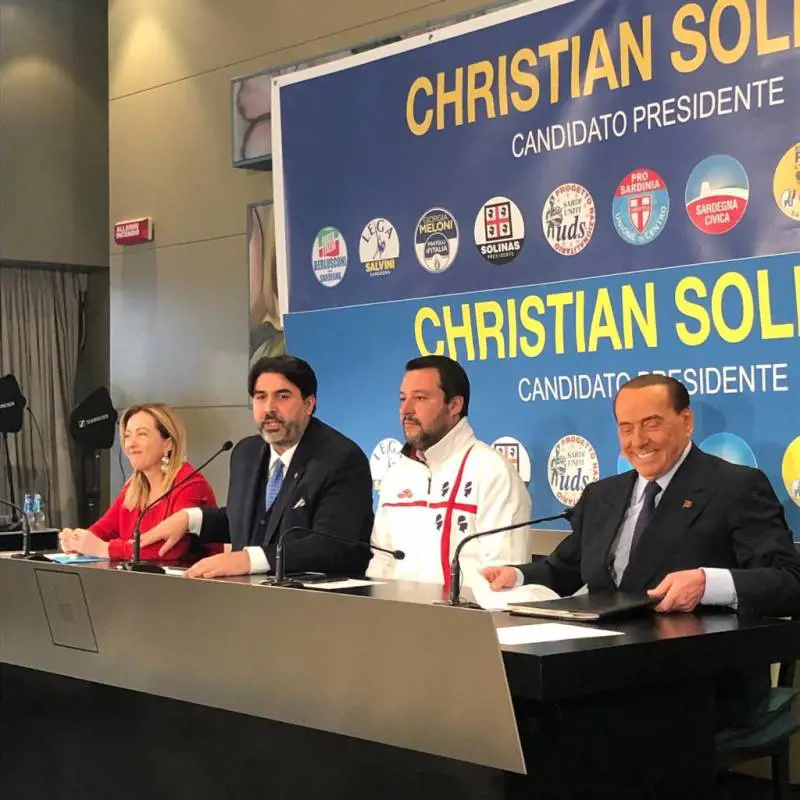 Berlusconi: "I 5 Stelle vogliono coprire il buco con la patrimoniale"