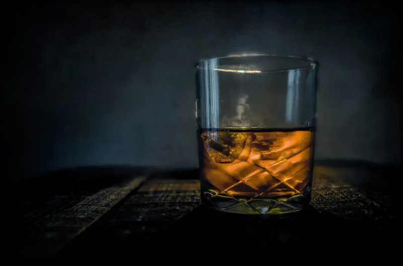 50 morti e almeno una cinquantina di intossicati in India per un liquore adulterato