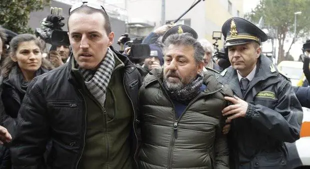 Rigopiano, multati per i fiori al figlio morto: "Nessuna sentenza ci terrà lontani"
