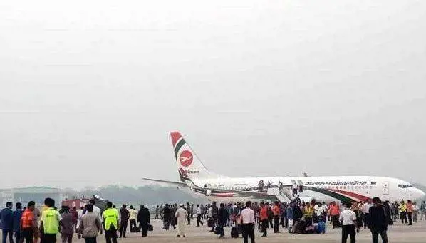 Bangladesh, tentato dirottamento di un areo per Dubai. Morto l'aggressore
