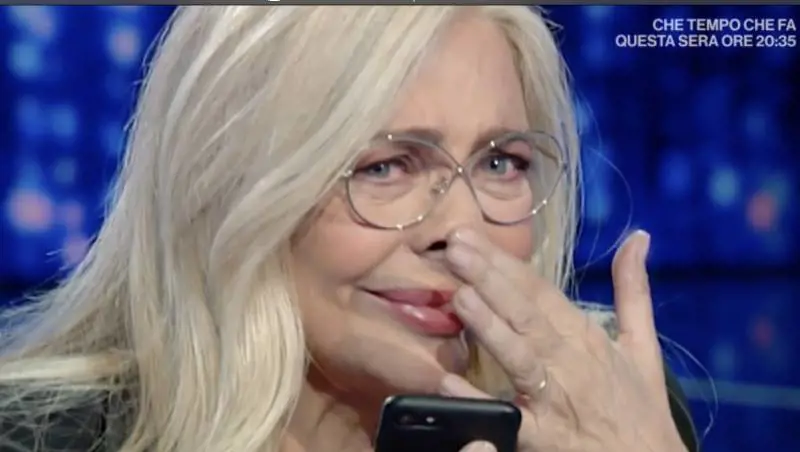 Il dolore privato di Mara Venier: "Mamma mi chiamava 'signora'"