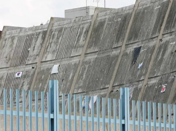 Evade dai domiciliari. Si presenta in questura: "Arrestatemi, voglio andare in carcere"