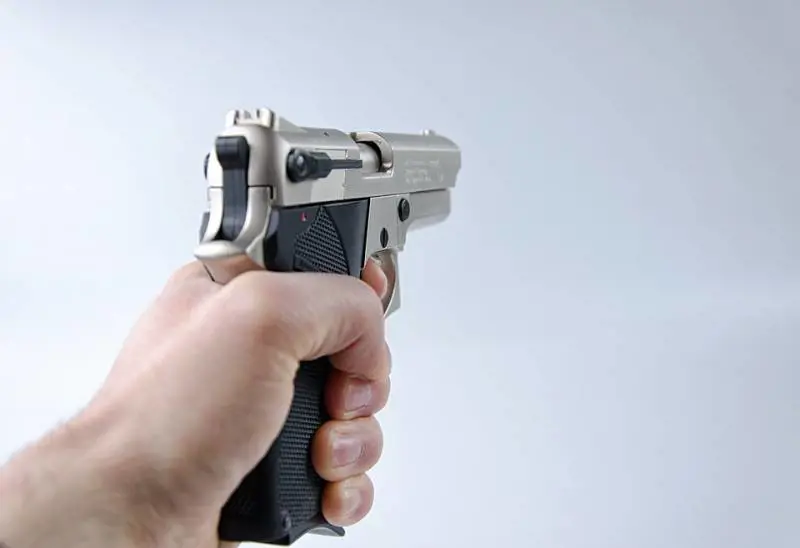 Milano, ammazzato con 4 colpi di pistola davanti al nipotino