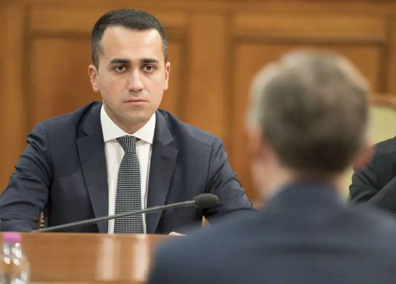 Di Maio offende i cattolici: "Destra? Più che altro sfigati"