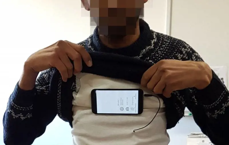 Richiedente asilo sorpreso col kit da spionaggio all'esame per la patente