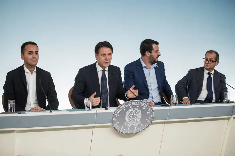 Nuova lite nel governo: le tensioni sul condono edilizio