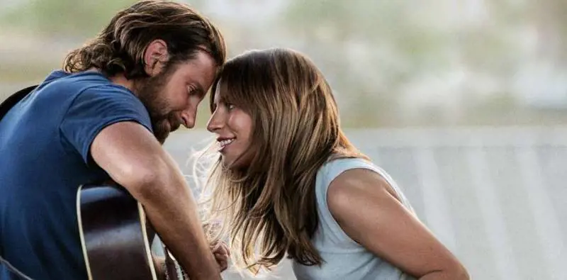L'ex moglie di Bradley Cooper attacca: "È un manipolatore"
