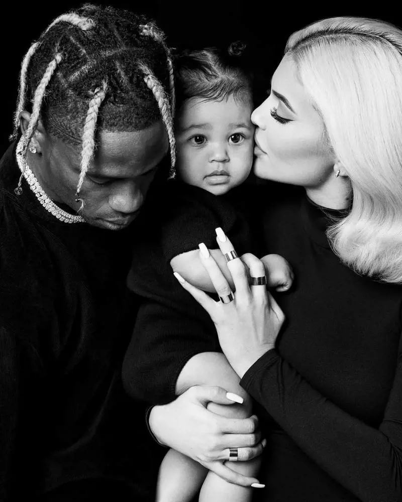 “Non sono incinta”, precisa Kylie Jenner su Twitter