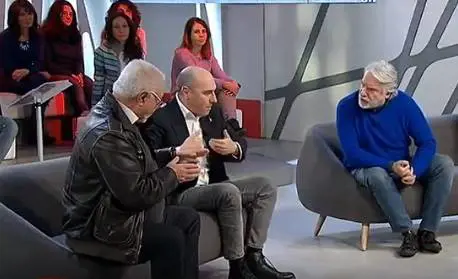 Legittima difesa, che lite a Tagadà tra Morelli e Crepet: "Ridicolo", "Ridicolo lo dici a tua sorella"