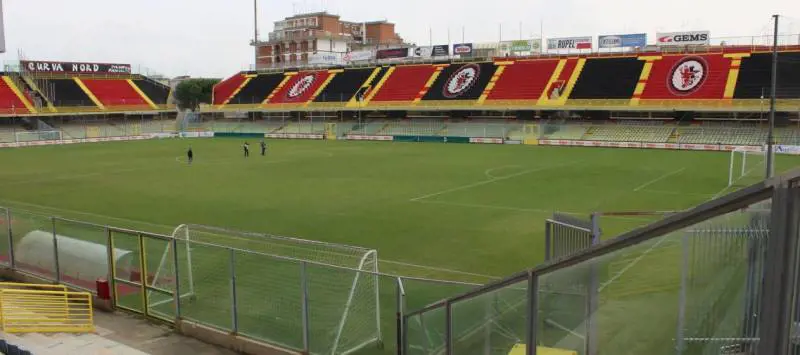 Foggia, ladri entrano nello stadio e rubano l'incasso della partita