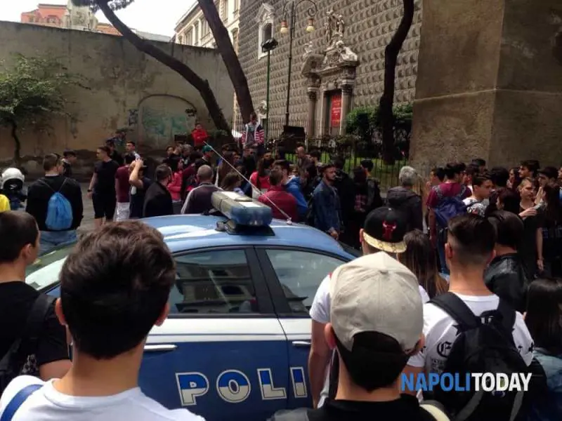Blitz antidroga ai Decumani: raffica di controlli e sequestri