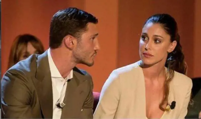 Quel messaggio di Belen Rodriguez nel cuore nella notte è per De Martino? 