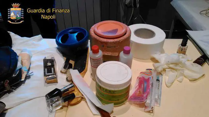 Denunciata falsa estetista di Portici: utilizzava prodotti scaduti