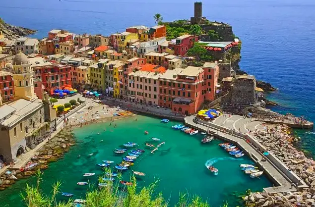 Parco delle Cinque Terre: multe ai turisti che indossano infradito