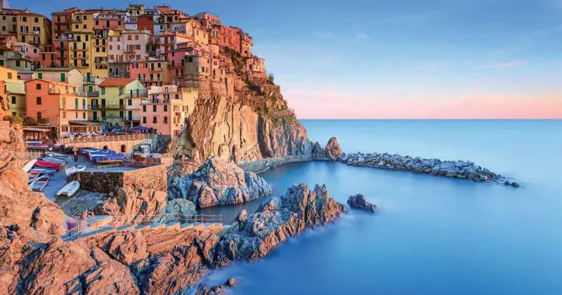Stop a infradito nelle Cinque Terre: multe da 50 a 2500 euro