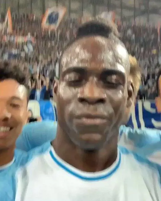 L'ultima di Balotelli: realizza uno splendido gol e dal campo posta la story su Instagram