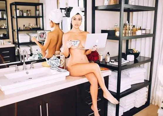 Kourtney Kardashian è (di nuovo) nuda su Instagram