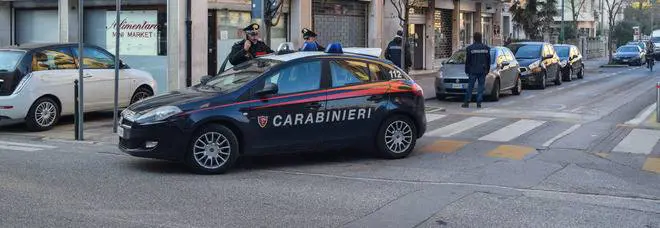 Un kg di eroina in macchina e 7 in casa: arrestati due albanesi