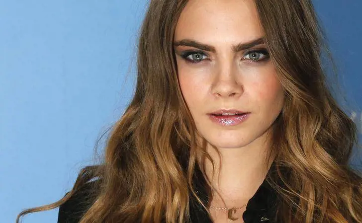 Cara Delevingne e Ashley Benson in coppia a Parigi
