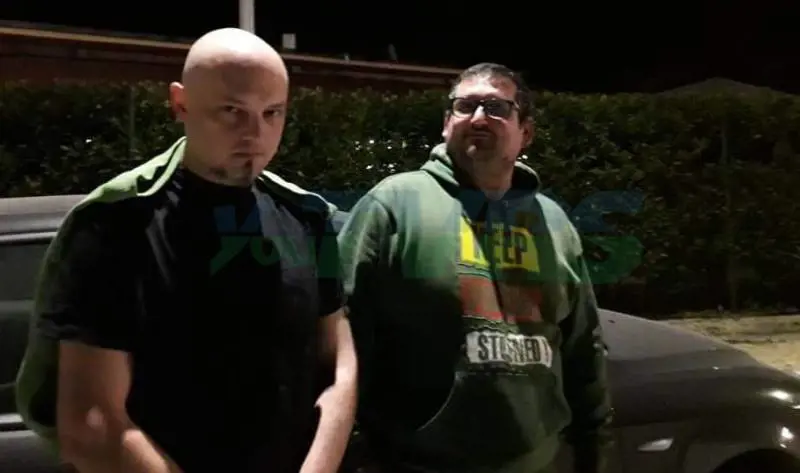 Si veste da Luca Traini e torna sul luogo della sparatoria