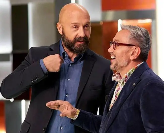 Joe Bastianich mostra la carcassa di piccione nel piatto. E il web s'infuria