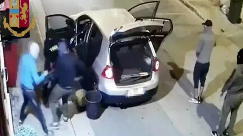 Caserta, sgominata banda di rom dedita a furti in banche e negozi