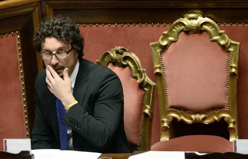 Siri, Toninelli non molla: "Ora deve dimettersi..."