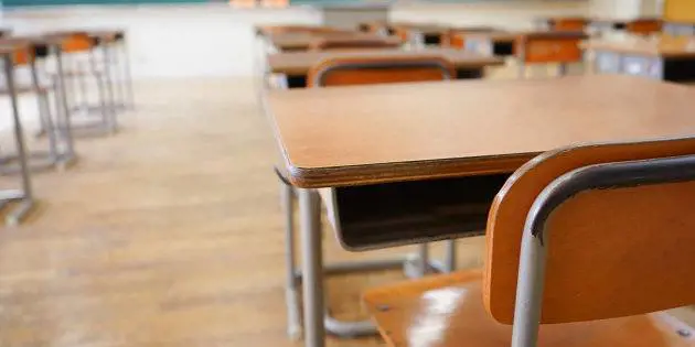 Vicenza, baci sulle labbra e messaggini ad alunno di 10 anni: maestra indagata