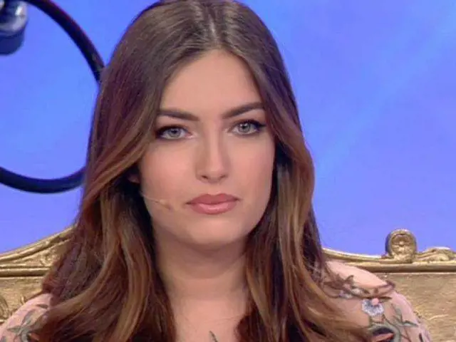 Uomini e Donne, Nilufar Addati finisce in ospedale per dolori al basso ventre: "C'è un problema"