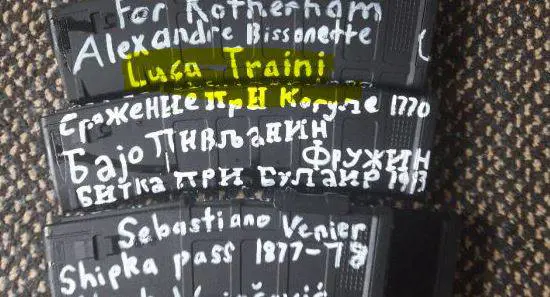 Sui caricatori il nome di Traini. Le armi usate dagli attentatori