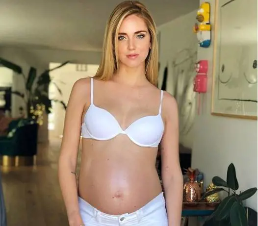 Chiara Ferragni, foto inedita col pancione: “Ero insicura del mio corpo"