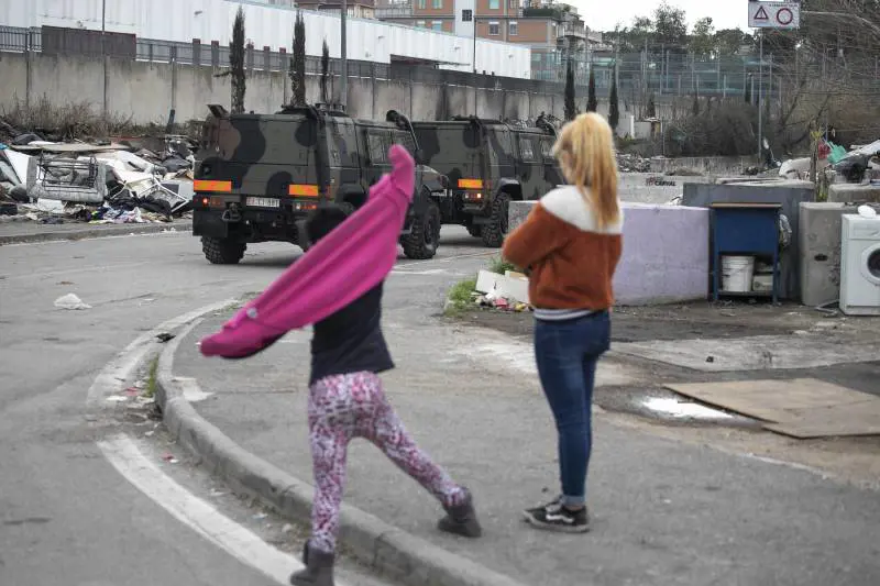 Morto il ragazzo rom positivo, il Campidoglio prepara un vademecum per i campi