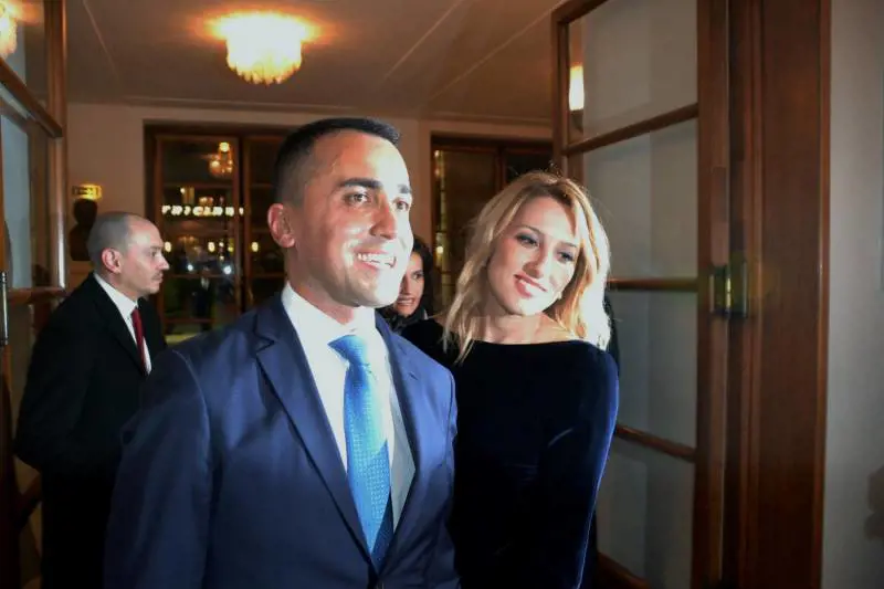Di Maio: "Virginia? Non conviviamo, dormiamo solo spesso insieme..."