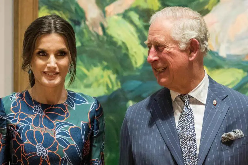 Il Principe Carlo è sedotto da Letizia di Spagna. Insieme alla National Gallery