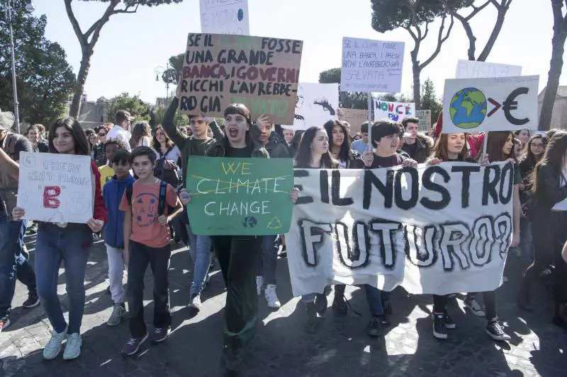 La bimbocrazia diventa l'arma finale anti-populisti